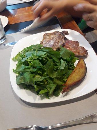 Los Cerros Bar & Bistro